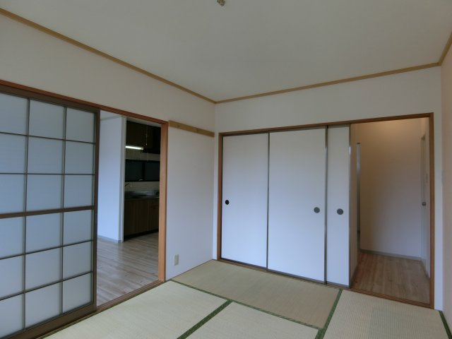 メルグランデA棟の和室|イメージ101号室の写真（反転あり）