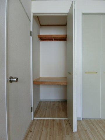 メルグランデA棟の収納|イメージ101号室の写真（反転あり）