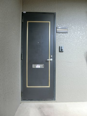 メルグランデA棟の玄関|イメージ101号室の写真（反転あり）