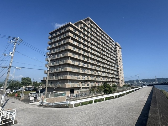 「開放的な3面バルコニー」高知市一宮南町1丁目サーパスシティ高知1　中古マンションの外観|独立性の高いアルコープ付き。LDK＆和室一体利用で広々空間＋独立性の高い3部屋ある住まい♪