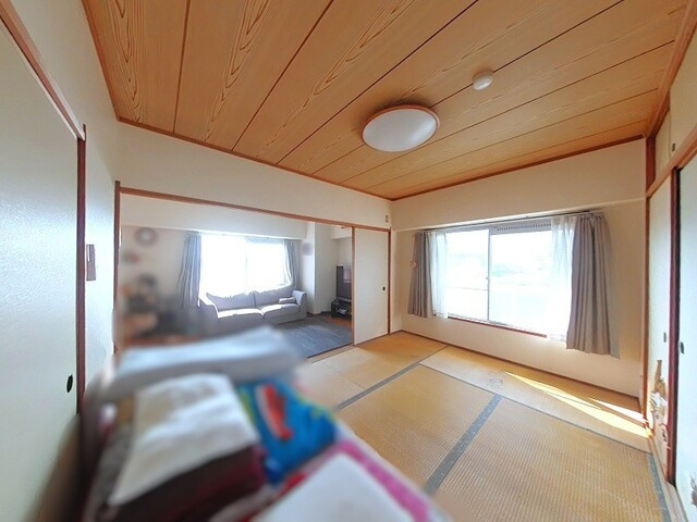 「開放的な3面バルコニー」高知市一宮南町1丁目サーパスシティ高知1　中古マンションの和室|ほっと落ち着く和室空間！2面採光で風通りも心地よいお部屋。