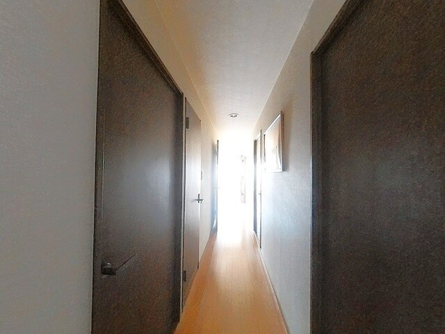 「開放的な3面バルコニー」高知市一宮南町1丁目サーパスシティ高知1　中古マンションのその他|各居室への動線がスムーズでプライバシーも保ちやすい廊下設計。