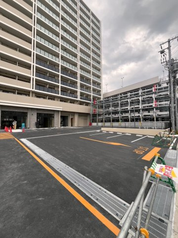 Alivis西神中央の駐車場
