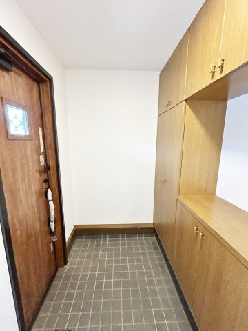 小山市花垣町2丁目　中古戸建の玄関