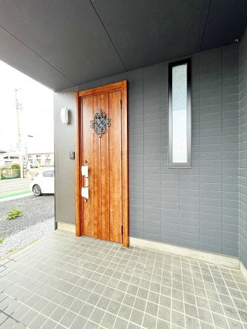 小山市花垣町2丁目　中古戸建の玄関