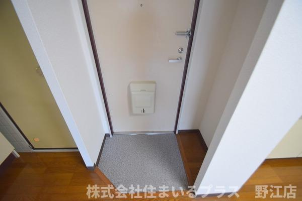 プチメゾンアオバの玄関