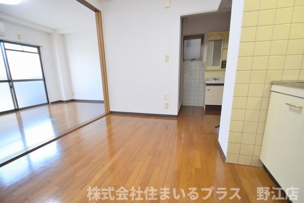プチメゾンアオバの居間・リビング
