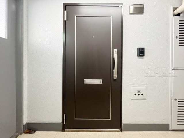 【防犯設備】 | 東建第２上町マンション | 建物や敷地の隅々に目を光らせる防犯カメラが設置されています。現地を見学される際には、カメラの存在やその台数にも意識を払ってみてください。～即日のご見学可能～　お問合せはお気軽にどうぞ。
