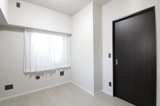 【子供部屋】 | イニシア鶴見パークウエスト | 【洋室1：約4.5帖】2面に窓付きです☆