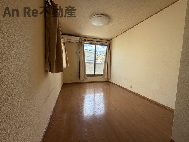 太陽光付源左衛門貸家の洋室