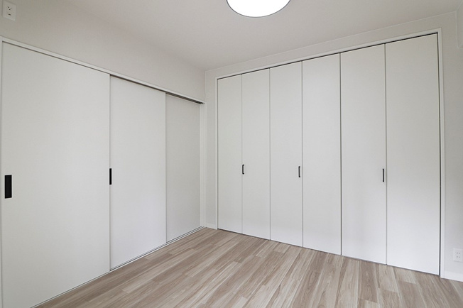 【子供部屋】 | 日商岩井野江マンション | 【洋室5.6帖】大容量のクローゼット完備です♪