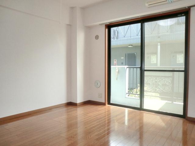 アルカディアⅠの居間・リビング|★明るいフローリングのお部屋です★