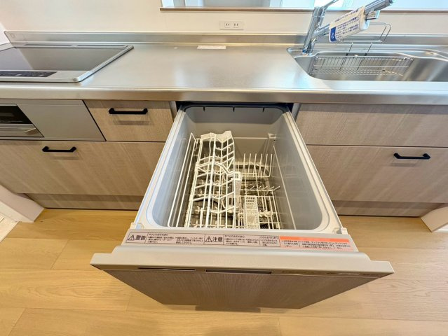 南国市篠原　新築一戸建てのキッチン|家事の負担を大きく軽減するビルトイン食洗機を標準装備！手荒れ予防や時間の節約にも◎