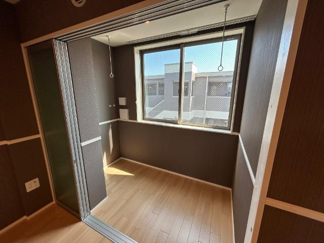 シャインスターアイズのその他|ベランダ
