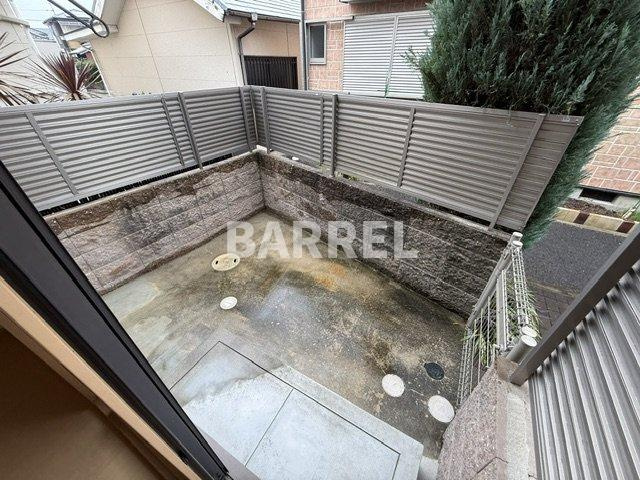 町側タウンハウスの庭