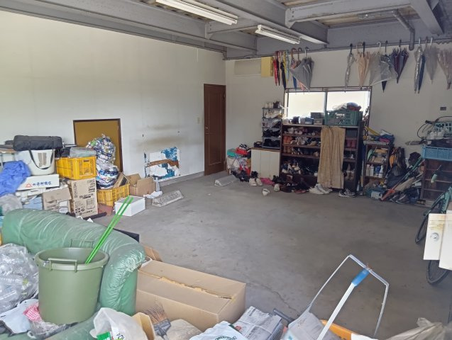 売中古戸建　富士市松岡のその他|車庫付きで大切なお車を雨風から守れます。愛車のお手入れやDIYなどにも活用できます。