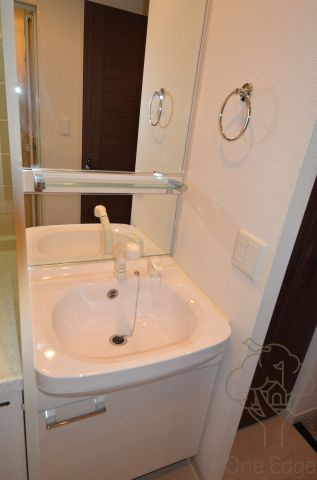 プレサンス梅田北パワーゲートの独立洗面台