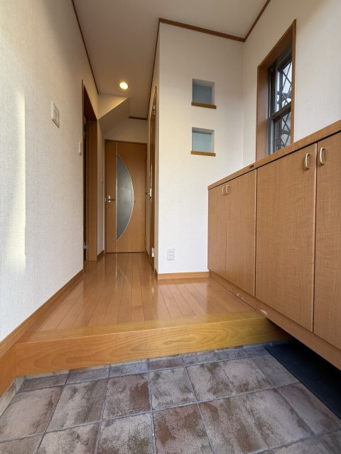 花園東町3丁目　中古戸建の玄関