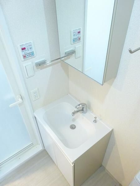 ＰＲＥＭＩＵＭ　ＣＵＢＥ東十条Ａｒｉａの洗面所