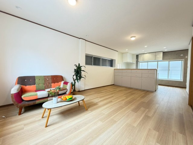 御厨東2丁目　中古戸建の居間・リビング|16.5帖の広々LDK♪