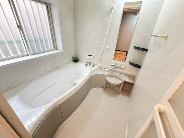 御厨東2丁目　中古戸建の浴室