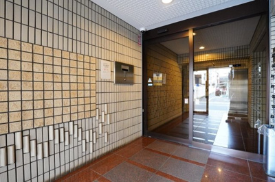 【エントランス】 | ダイアパレス浅草第二 | 入谷の賃貸物件。
「ダイアパレス浅草第二」のことなら(株)メイワ・エステートへお任せください。