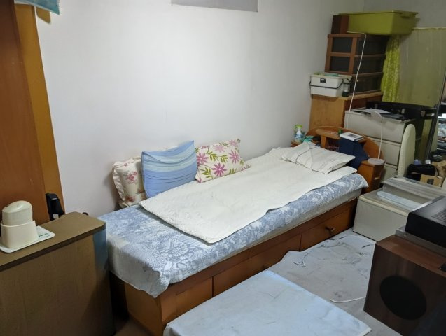 売中古戸建　富士市吉原4丁目の洋室|寝室や子供部屋におすすめの洋室になっています。一日の疲れを癒すプライベート空間になりますね。