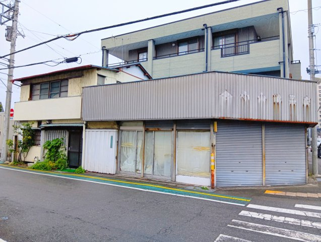 売中古戸建　富士市吉原4丁目の外観|市街地に位置しています。交通の便が良いので集客力に期待出来そうです。