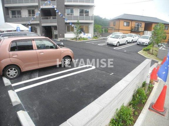 シャーメゾンさくら野の駐車場