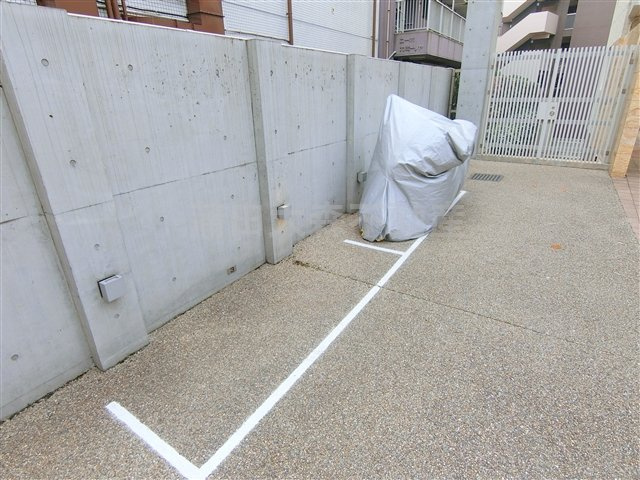 レックス多摩川レジデンスのその他共用部分|バイク置き場　空き状況等詳細はお問合せください。