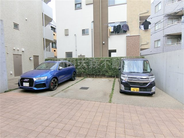 レックス多摩川レジデンスの駐車場|敷地内平置き駐車場　空き状況等詳細はお問合せください。