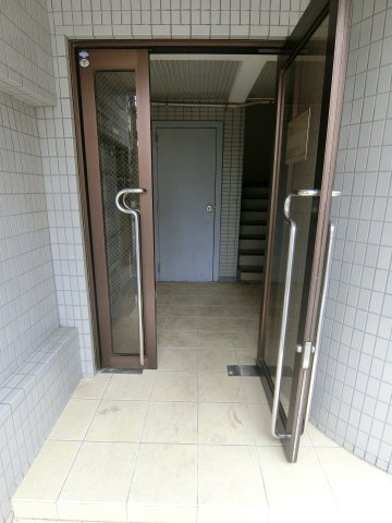 コアクレスト立川栄町のエントランス