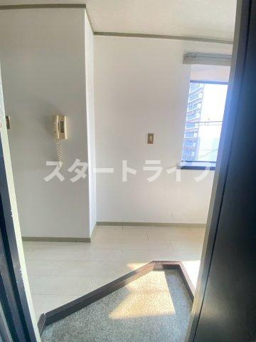 大阪市東淀川区東淡路５丁目の賃貸マンションの玄関
