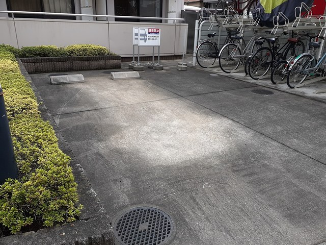 エテルノ・リヴィエールの駐車場