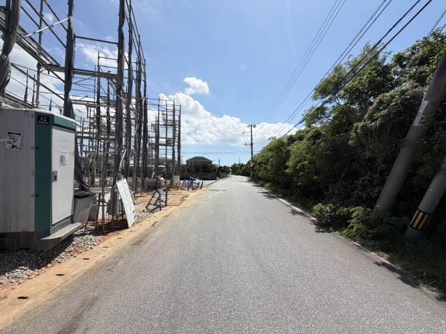 読谷村喜名（全2棟）の前面道路含む現地写真|※南西側公道6.5m♪