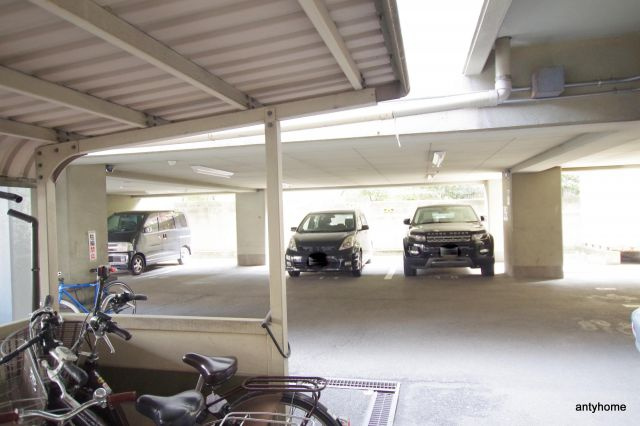 梅田プレミアムコート　仲介手数料無料の駐車場