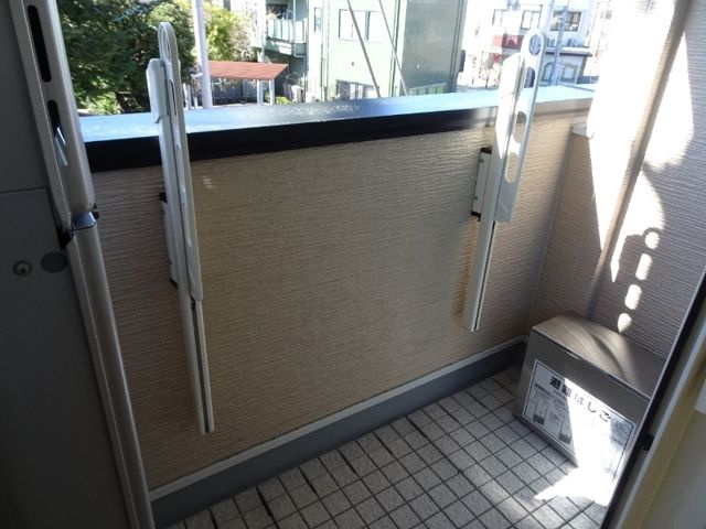 ベイホーム市川(E-202)のバルコニー