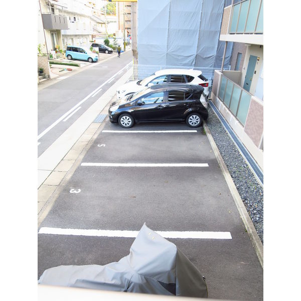 プレシャス雪の駐車場