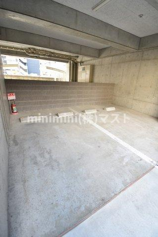 グランエイト中津の駐車場