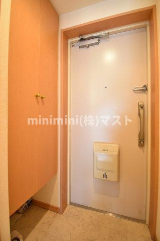 グランエイト中津の玄関