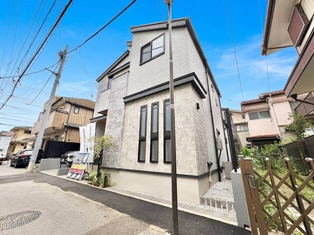 中野区大和町4丁目　新築戸建の前面道路含む現地写真|良好な住環境が守られてきた、第一種低層住居専用地域の住宅街です。

現地ご見学希望・資料請求などお気軽にお問い合わせ下さい！
03-5990-5201