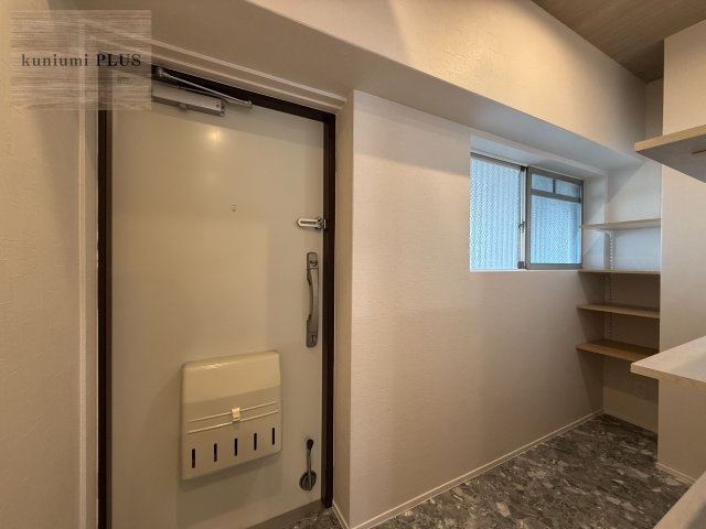 高殿コーポの玄関