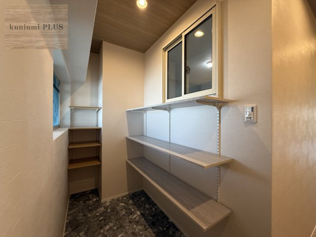 高殿コーポの玄関