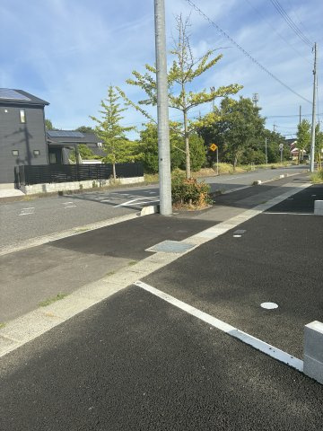 山陽小野田市南竜王町　第１-2号地の前面道路含む現地写真