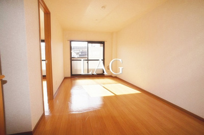 【居間・リビング】 | グランデュール北戸田 | 洋室のお部屋です。
