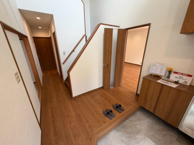 丸亀市川西町南　リフォーム戸建物件の玄関