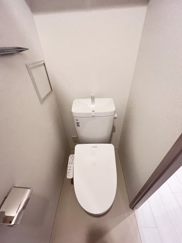 大阪市都島区内代町１丁目の賃貸マンションのトイレ