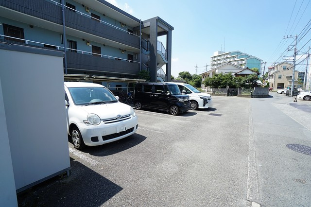 川崎市多摩区菅５丁目の賃貸マンションの駐車場