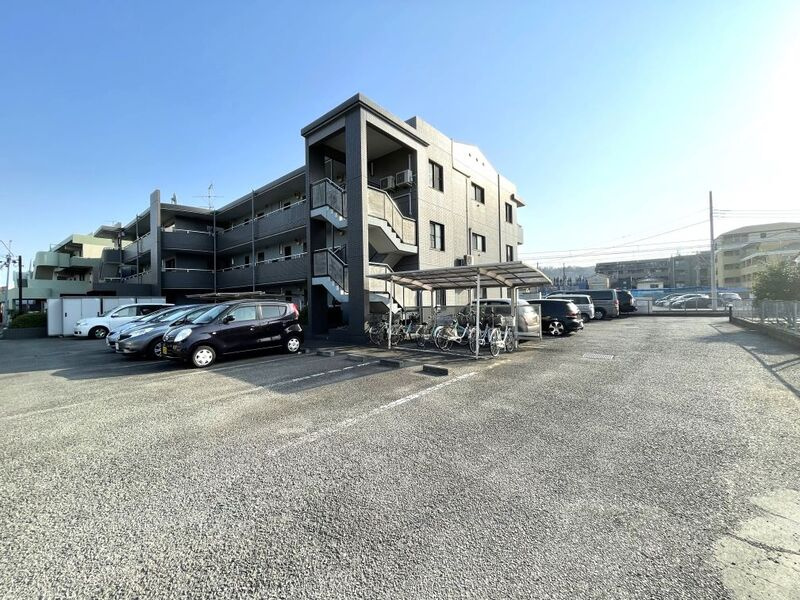 川崎市多摩区菅５丁目の賃貸マンションの駐車場