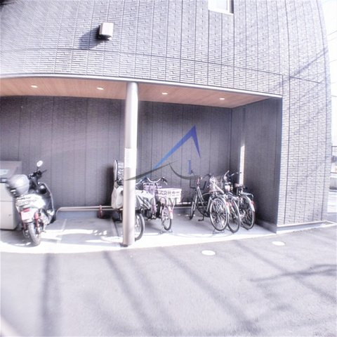 プログレス新鶴見のその他共用部分|駐輪スペースです。
